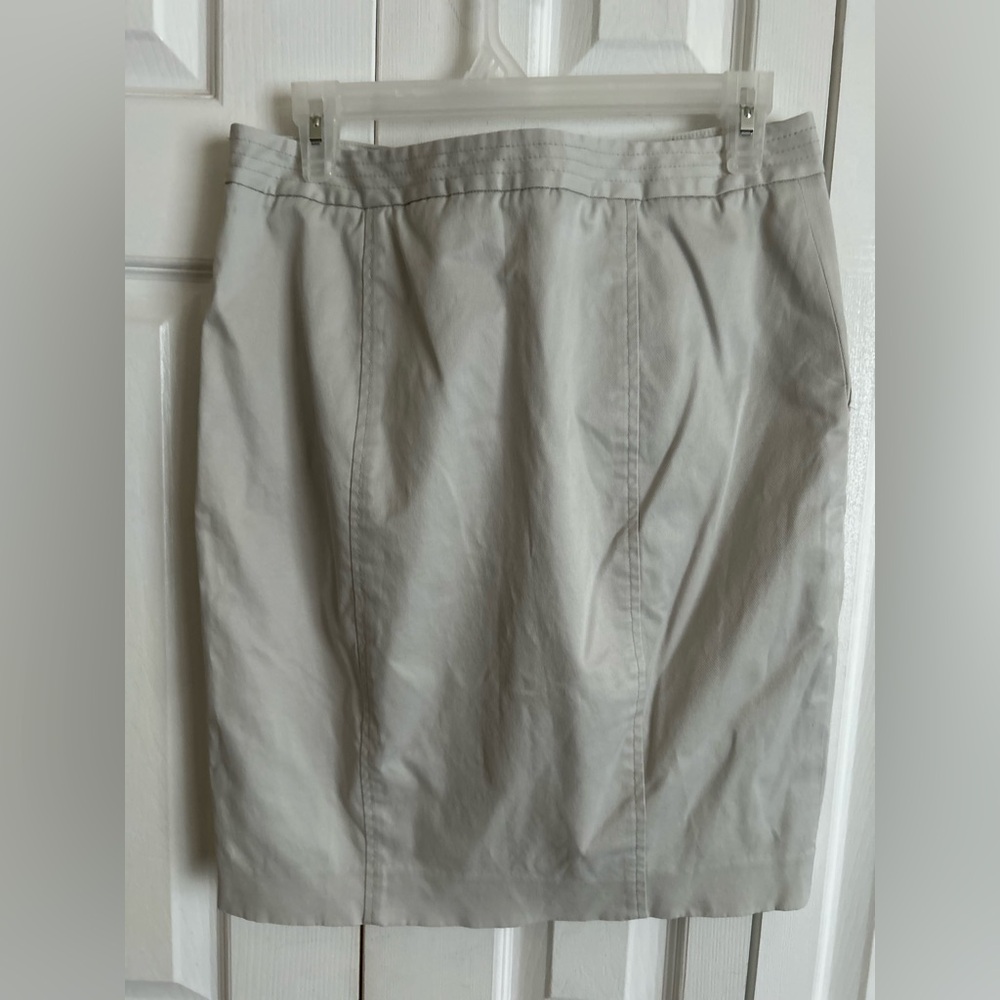 ❤️ 3/$15❤️
Club Monaco Pencil skirt - Picture 7 of 7